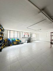 Gesch�ftsraum  Calle general casta�os. Se vende dos locales con opci�n de vivienda en la planta de arri