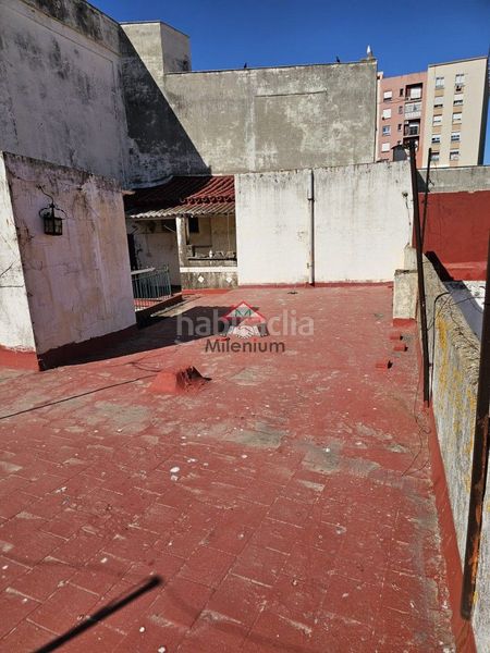 Foto 6ee7690e-601c-431d-b7be-4521fb459878. Edificio  en calle rafael del muro para reformar en Algeciras