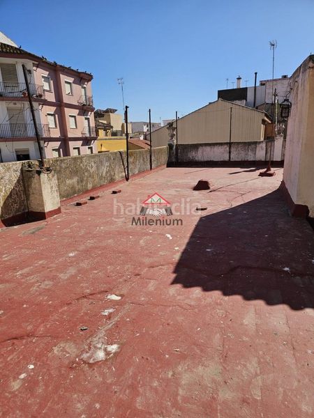Foto 82fc727f-e0fe-4ebf-98de-04ed340fa832. Edificio  en calle rafael del muro para reformar en Algeciras