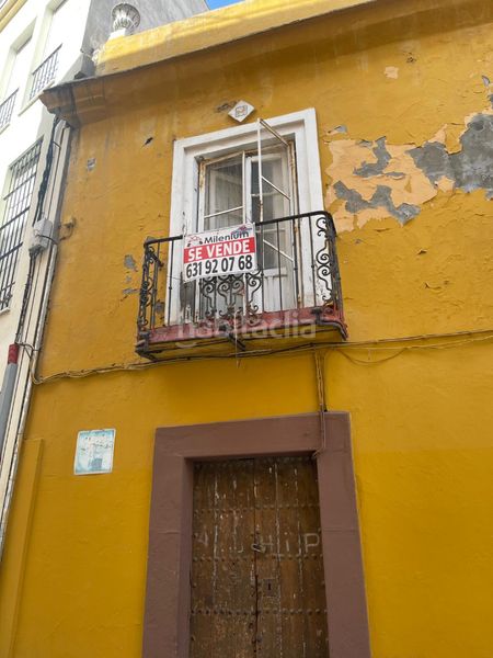 Foto f5f62d8a-0189-4677-b464-ced4734ede0d. Edificio  en calle rafael del muro para reformar en Algeciras