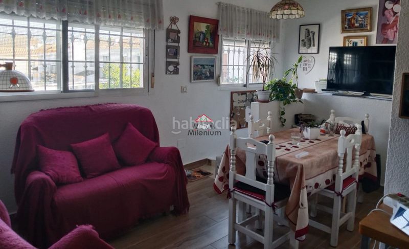 Foto 0b289b31-0770-4d7e-8e88-c94ed44c6e3a. Casa adossada amb xemeneia a San García Algeciras