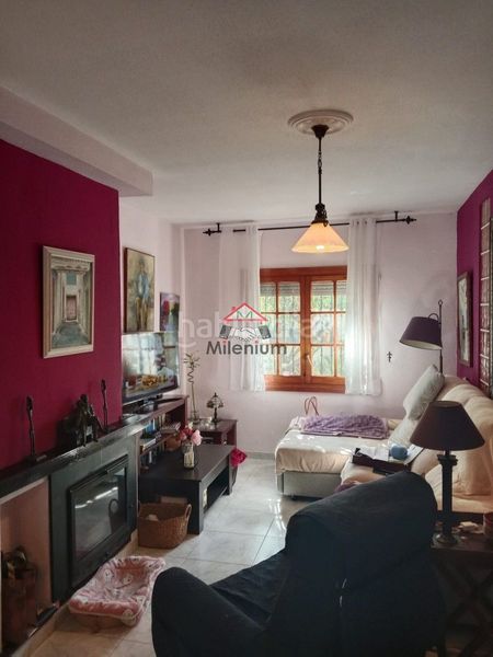 Foto 5d03ff02-6099-44a8-ade2-ffca342a4dd7. Casa adossada amb xemeneia a San García Algeciras