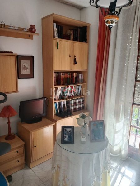 Foto 9f13a9ea-d849-4ea0-ab4f-5e52cbcc6c28. Casa adossada amb xemeneia a San García Algeciras