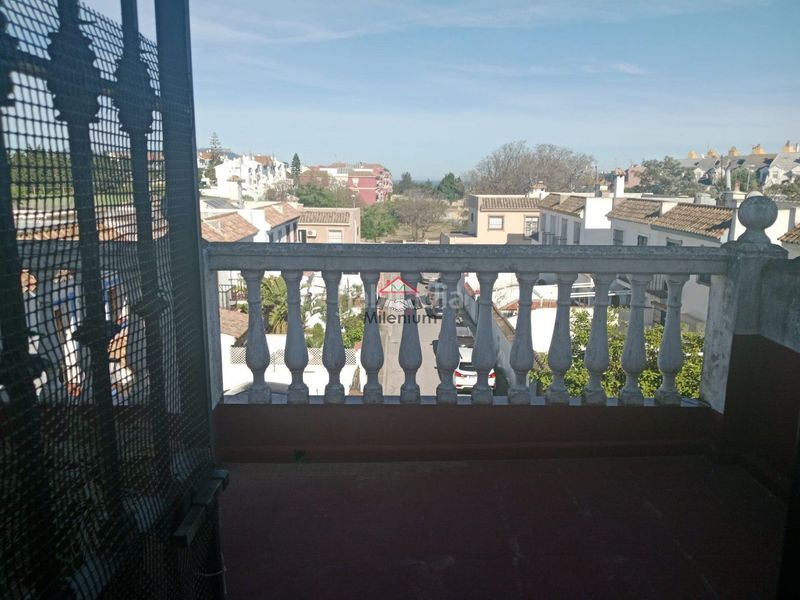 Foto f215a47a-4755-4577-9bed-dc4ae8f0651f. Casa adossada amb xemeneia a San García Algeciras
