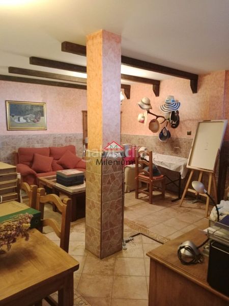 Foto f7375341-ba56-41f2-893d-ef32b4a22147. Casa adossada amb xemeneia a San García Algeciras