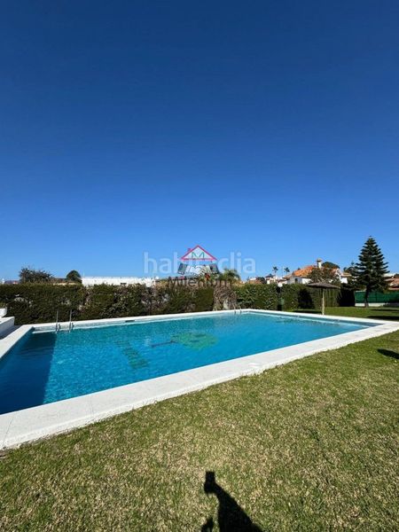 Foto 9d6aa634-f6eb-439c-83fc-2bb89ef3220f. Xalet amb xemeneia aparcament piscina a Los Pinos Algeciras