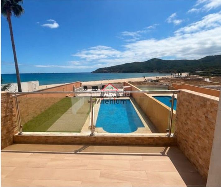 Foto f23e2a50-41ab-46c7-b5e7-6ae90caa61c4. Chalet con camino parcheggio piscina in San García Algeciras