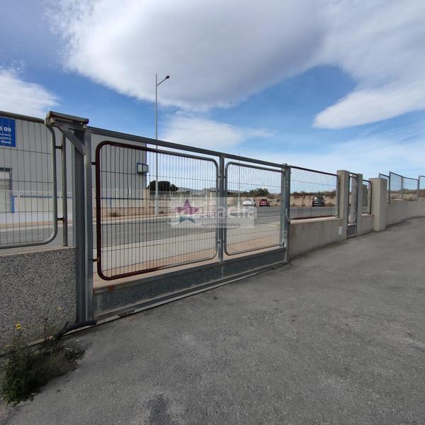 Foto 99634f0a-f6b6-4262-b91c-dcdd1a54ea03. Industrial building in Campo Alto-Club de Campo Elda