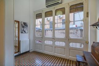Piso en Calle bonsucces 11. A 15 metros de les rambles!