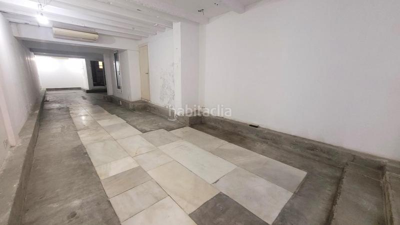 Foto 3d11c49b-d9b3-40a0-91a9-01f53d5d0e07. Dúplex amplio piso con local a pie de calle en Raval Barcelona