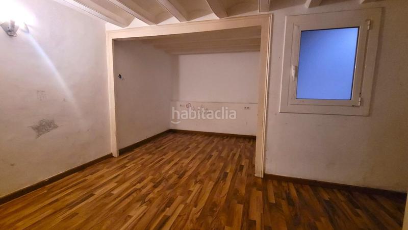 Foto 44fee65f-2a42-4429-888a-749d0dc49156. Dúplex amplio piso con local a pie de calle en Raval Barcelona