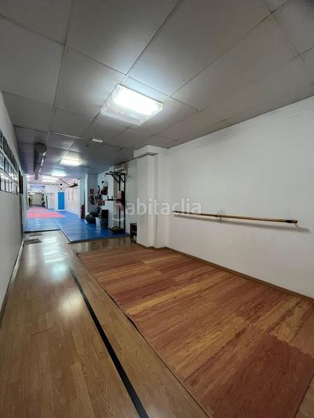 Foto abc5964a-8a64-4cac-a8cc-645128cbe9e6. Locale commerciale in El Camp de l´Arpa del Clot Barcelona