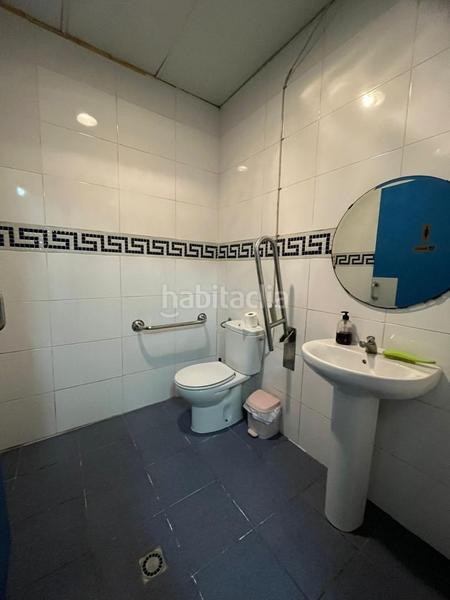 Foto b35d73a7-b570-4e66-9d1d-25549c52fb3c. Locale commerciale in El Camp de l´Arpa del Clot Barcelona