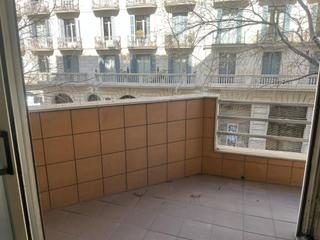 Pis  Carrer industria. Piso con potencial en grcia  camp den grassot