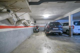 Parking coche en Ronda del guinardo 61. Plaza de aparcamiento para moto en ronda del guinardó  acceso fá