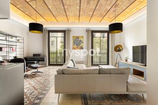 Pis a Calle casp. Exclusivo apartamento modernista reformado en el corazn de barc