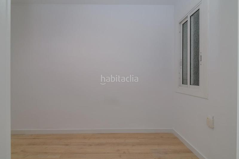 Foto 2b0f8ca7-fc3a-4151-8173-8f339e8b695f. Piso en guinardo 24 piso reformado a estrenar entre la sagrada familia y el parc gell en Barcelona