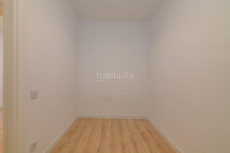 Foto c542c5a2-5cad-46e9-9c49-ba83367b11dd. Piso en guinardo 24 piso reformado a estrenar entre la sagrada familia y el parc gell en Barcelona