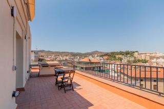 Rent Penthouse  Calle granollers. Atico con terraza