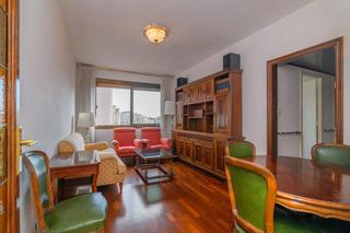 Pis  Travessera de dalt 121. Piso exterior con 3 habitaciones en gràcia