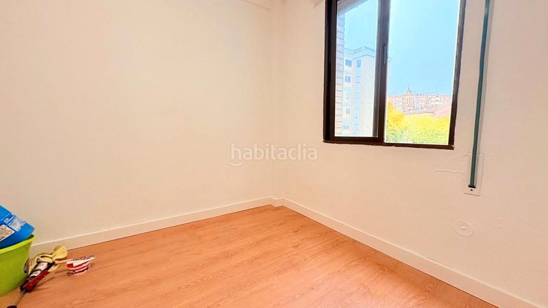 Foto fef31121-7019-45ef-8756-049ad81f8a84. Alquiler piso en avenida de la cruz del campo 33 en Sevilla