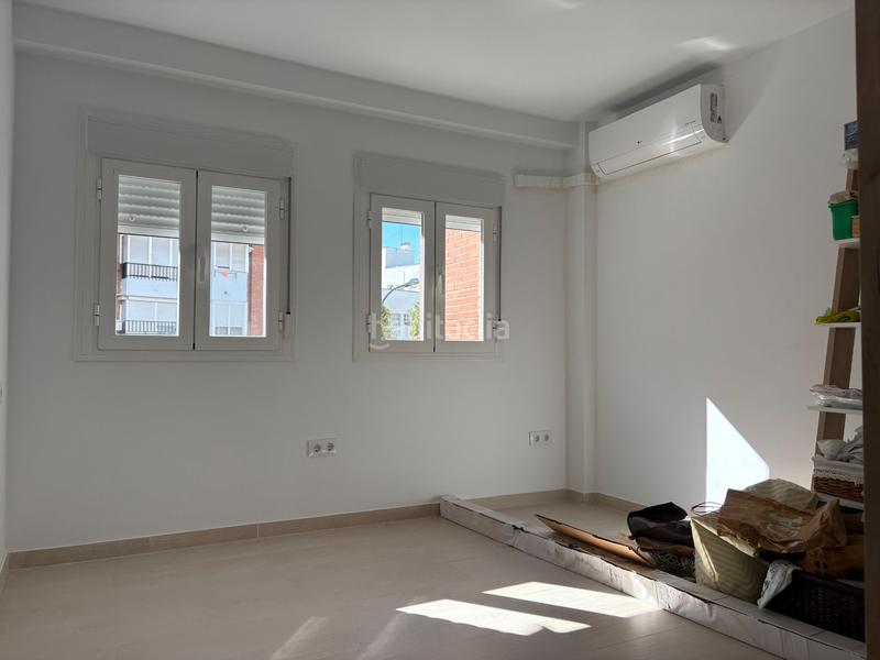 Foto ff825c38-4f92-40c8-9ab7-96ca094bd19a. Alquiler piso en calle antonio buero vallejo 3 piso reformado de dos habitaciones en Sevilla