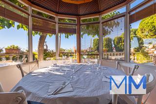 Edifici  Carrer maresme. Restaurante y apartamento con vistas al mar en sant pol de mar