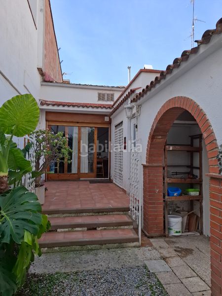 Foto 0c42ab56-96a4-4f9b-b640-827b3dccd539. Casa aparellada amb xemeneia calefacció a Calella