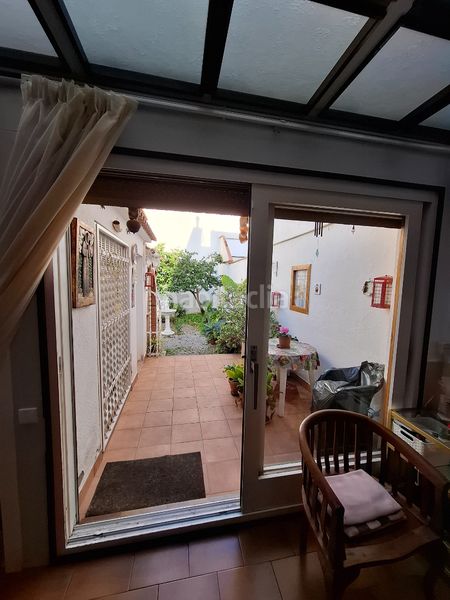 Foto 1ee4835c-0dfb-4f72-a0f4-182a9d66a99e. Casa aparellada amb xemeneia calefacció a Calella