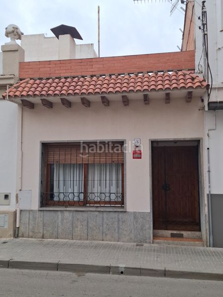 Foto 516a6100-1021-453c-b22d-136a4c94558d. Casa aparellada amb xemeneia calefacció a Calella
