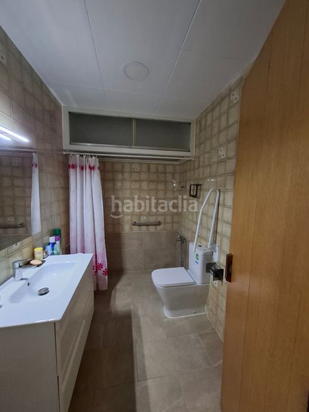 Foto 89e0b036-c576-4005-a7dd-d199dcd8a1fa. Casa aparellada amb xemeneia calefacció a Calella