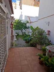 Casa aparellada  Carrer de costa i fornaguera. Tu nuevo hogar en calella