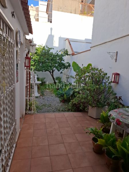 Foto bd80dda2-8ac7-41c3-8f2c-a90181e16382. Casa aparellada amb xemeneia calefacció a Calella