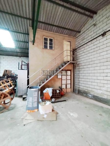 Foto c90dfab8-5a1d-48cd-ba1d-8f987c66f7ef. Nau industrial a Este Mérida