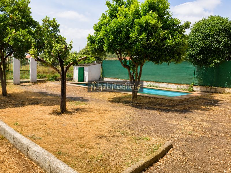 Foto f76fee30-0e74-4409-877c-807a40a09cb4. Casa amb aparcament piscina a Alcuéscar