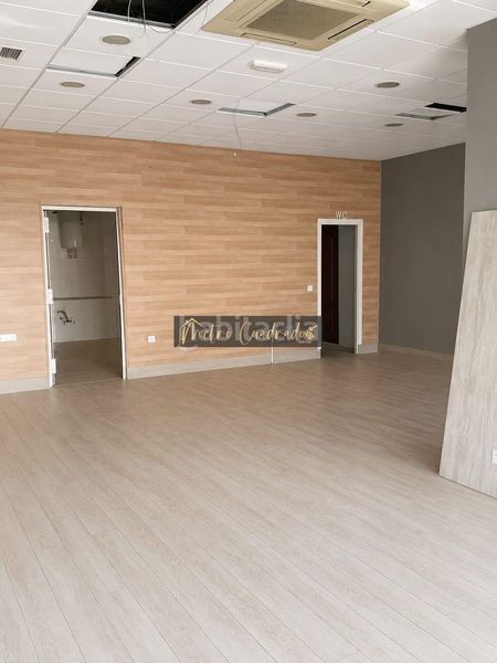 Foto fa5babf4-60d6-4171-8568-a3fe1ef0ee7a. Lloguer local comercial a Oeste Mérida