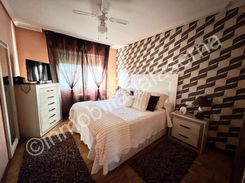 Foto 1301d656-7a6b-452f-9e2b-c9944593145c. Casa adossada amb calefacció aparcament a Trobajo del camino