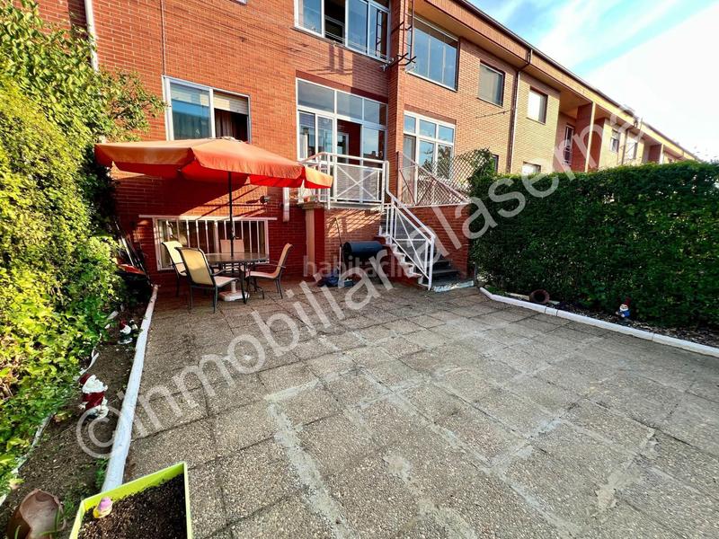 Foto 27160d86-b09d-484b-aa57-53e1cffe6183. Casa adossada amb calefacció aparcament a Trobajo del camino