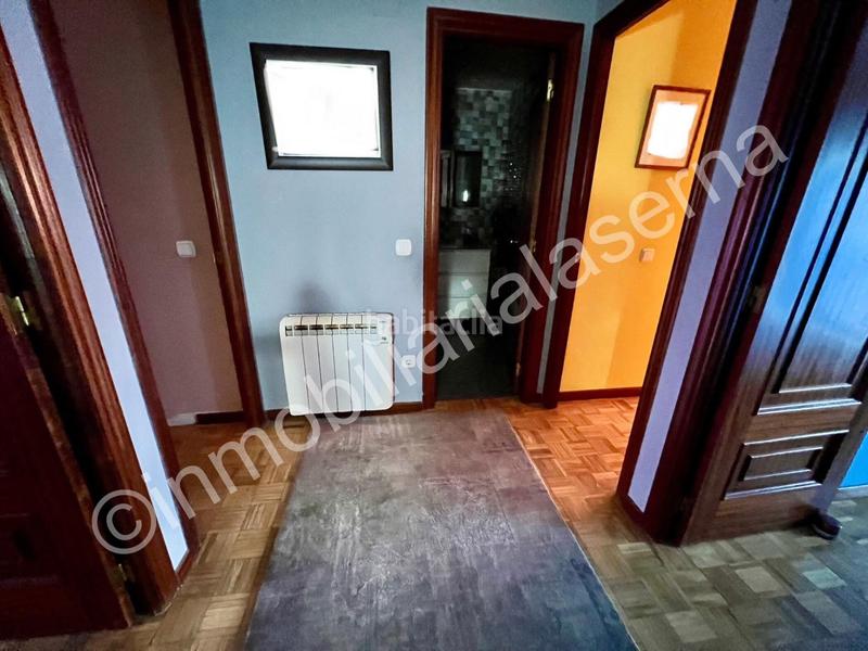 Foto 483cbcd3-c976-4c40-9c7b-ce054b3f0717. Casa adossada amb calefacció aparcament a Trobajo del camino