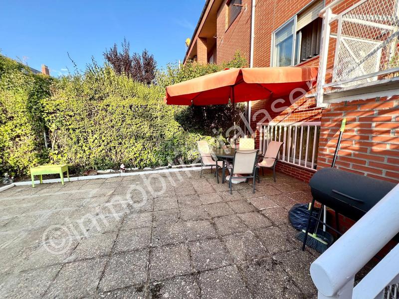 Foto 4b4291e9-cb65-4ba4-84ef-79c234e53fc2. Casa adossada amb calefacció aparcament a Trobajo del camino