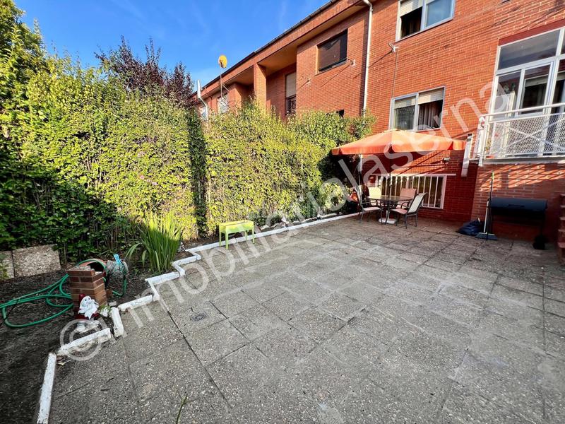 Foto 729b60d3-37d7-45b2-89fe-536401cff0dc. Casa adossada amb calefacció aparcament a Trobajo del camino