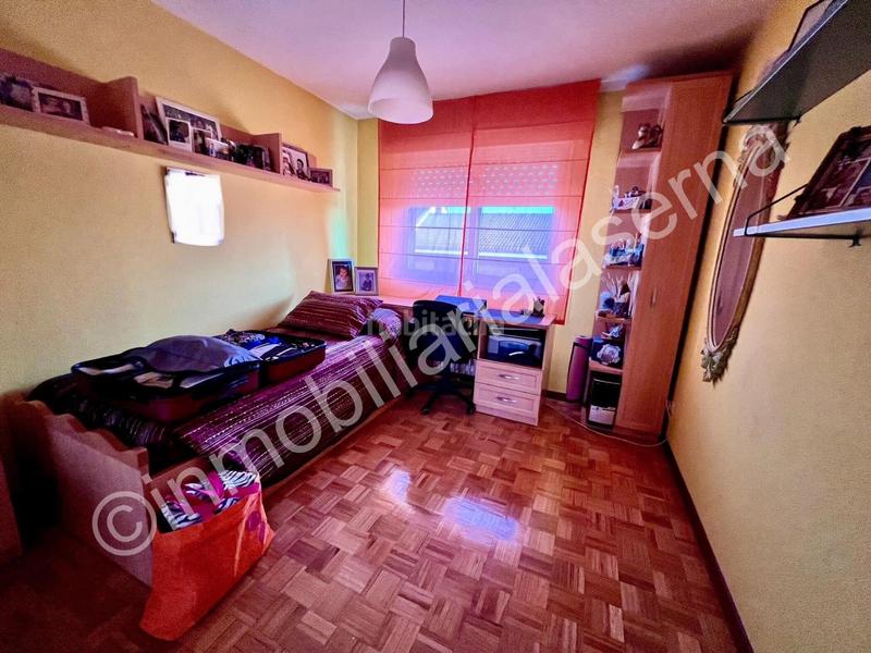 Foto 9bdbe456-1e90-4e64-b6a3-0528a8ba80b3. Casa adossada amb calefacció aparcament a Trobajo del camino
