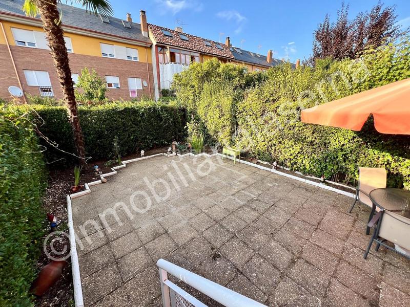 Foto b59af066-edb7-4d88-ac1b-8660ed7f725a. Casa adossada amb calefacció aparcament a Trobajo del camino