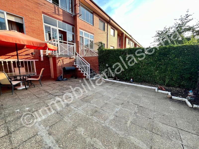 Foto cbed4ef7-fc1c-46c2-b3ce-c94eea81787e. Casa adossada amb calefacció aparcament a Trobajo del camino