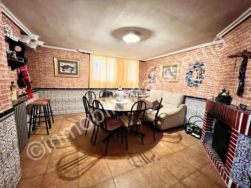 Foto eae11932-c54e-4e98-a3ce-e69b87ad4f56. Casa adossada amb calefacció aparcament a Trobajo del camino