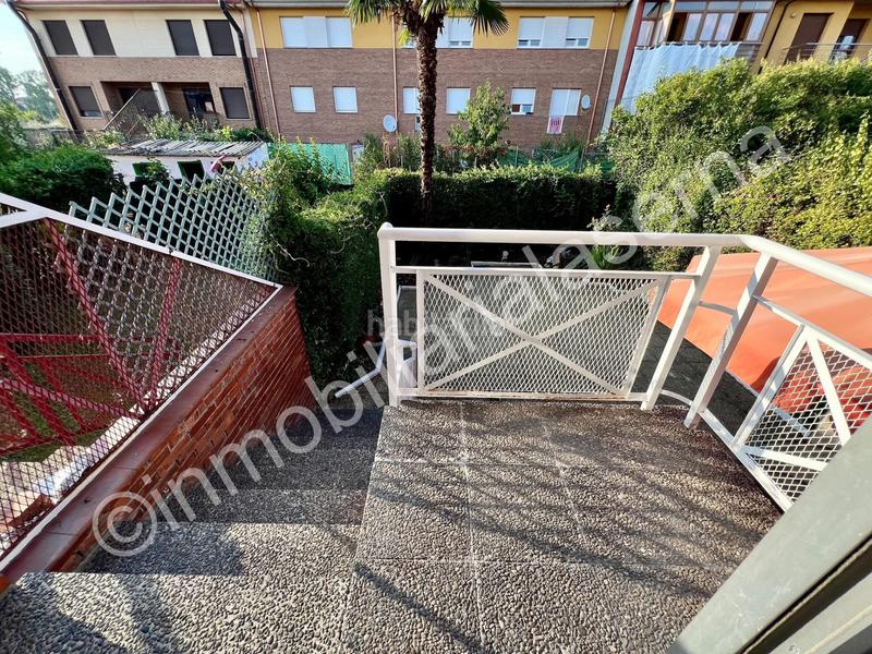 Foto f16ae6ba-43ba-40f9-a2c1-f51a4d75d830. Casa adossada amb calefacció aparcament a Trobajo del camino
