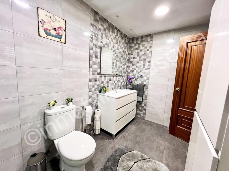 Foto f46dc68d-7b64-4d7e-bb90-6d46d6af70fc. Casa adossada amb calefacció aparcament a Trobajo del camino