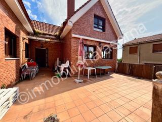 Chalet à Santovenia de la Valdoncina. Ribaseca