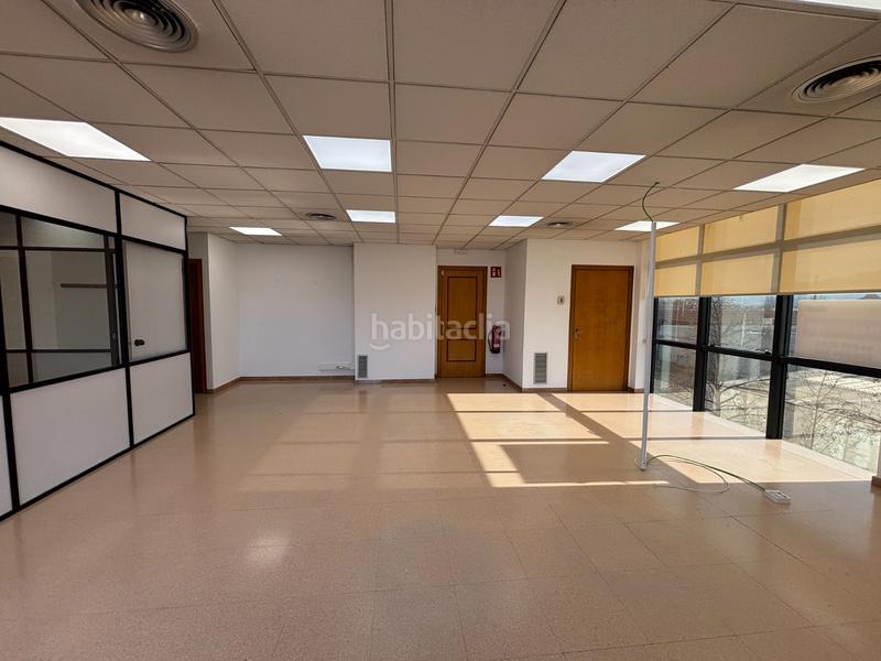 Foto a8e60273-f9be-4d11-8b50-407d3ea0eb81. Alquiler oficina en avinguda del mercat 4 oficina a la zona del sucre en Vic