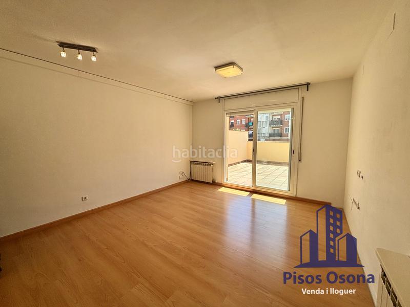 Foto b5a8e6f8-7614-437b-8bbc-a8ed32970517. Piso pis zona caputxins. gran terrassa en Caputxins-Ambulatori Vic